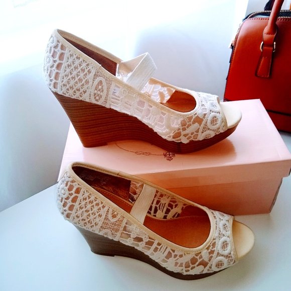 HP🎉🎊 AMERICAN EAGLE LACE WEDGES SHOES Size 7 - Picture 1 of 14